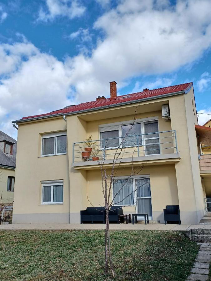 Stardust Apartman Pecs Exterior photo